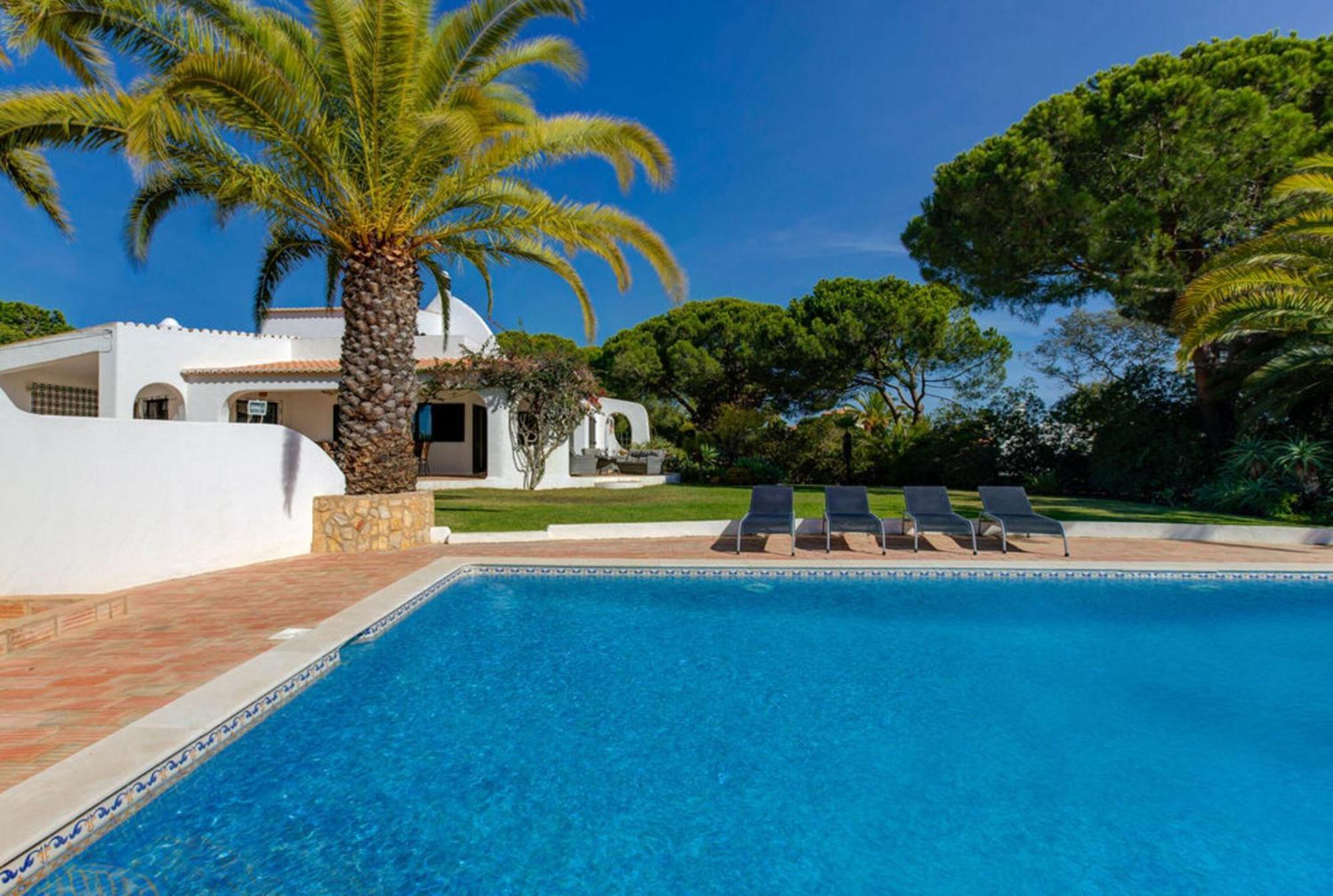 Villa Barlavento - Stunning 4-Bedroom Villa With Tennis Court Карвоейру Экстерьер фото