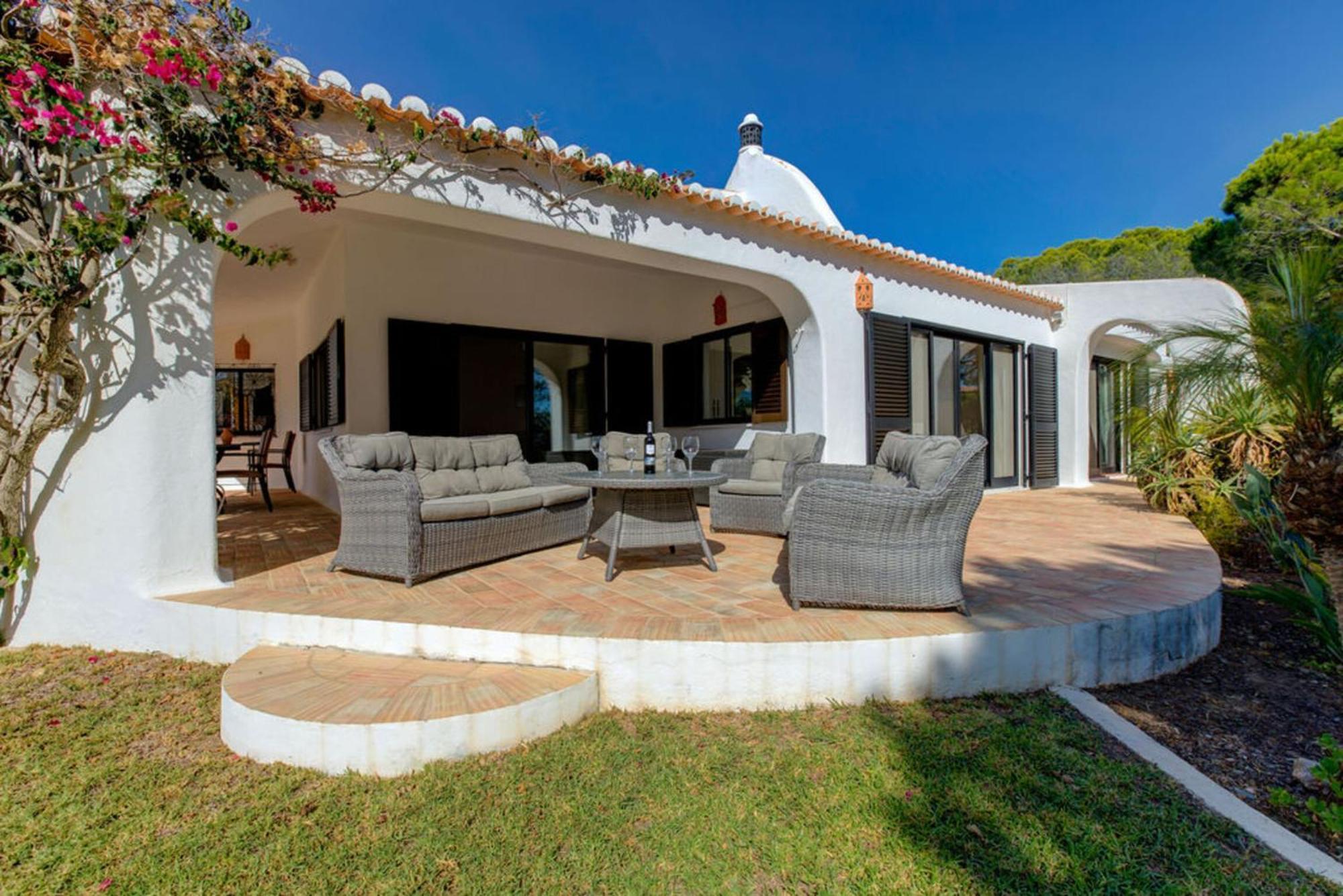 Villa Barlavento - Stunning 4-Bedroom Villa With Tennis Court Карвоейру Экстерьер фото