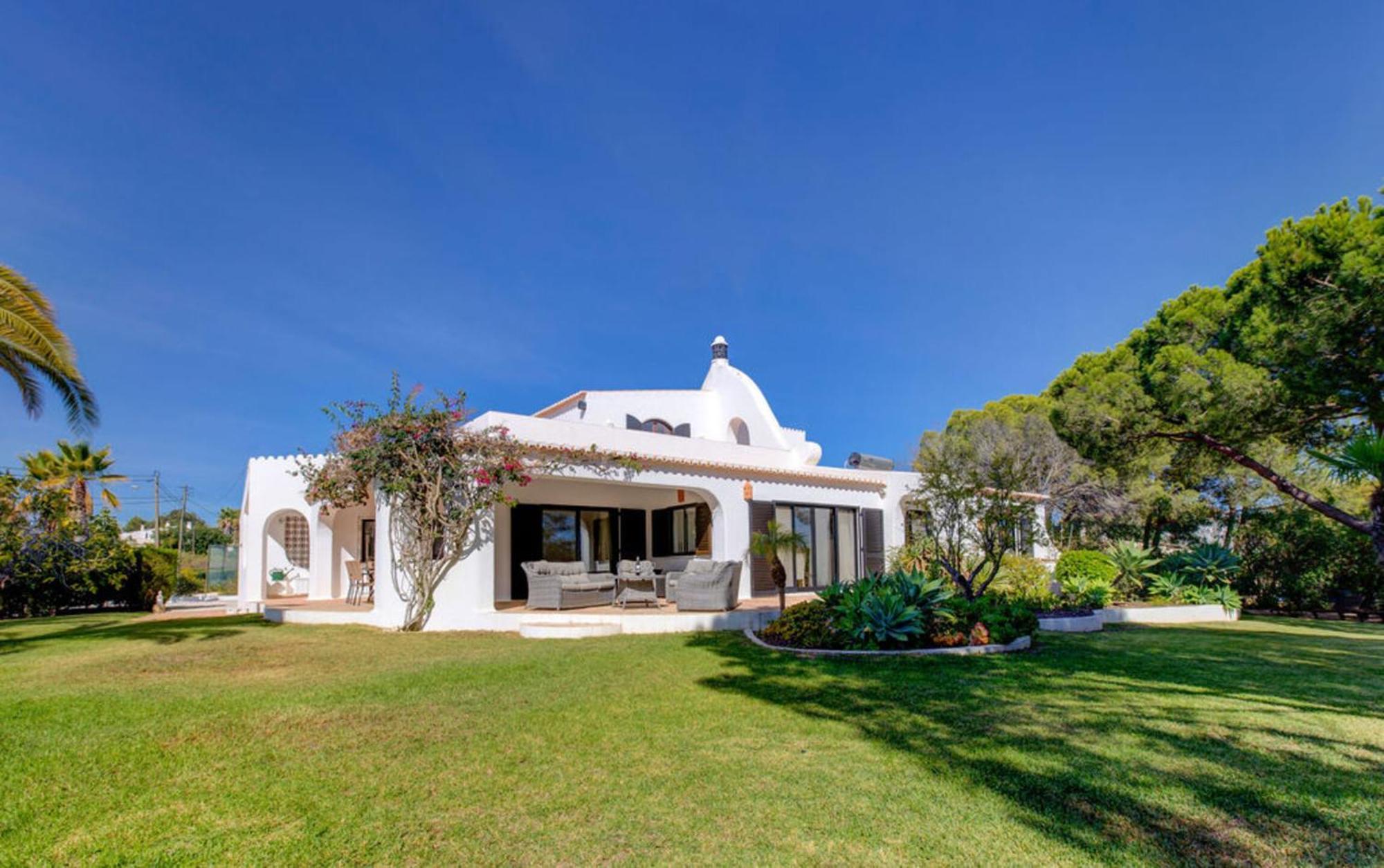 Villa Barlavento - Stunning 4-Bedroom Villa With Tennis Court Карвоейру Экстерьер фото