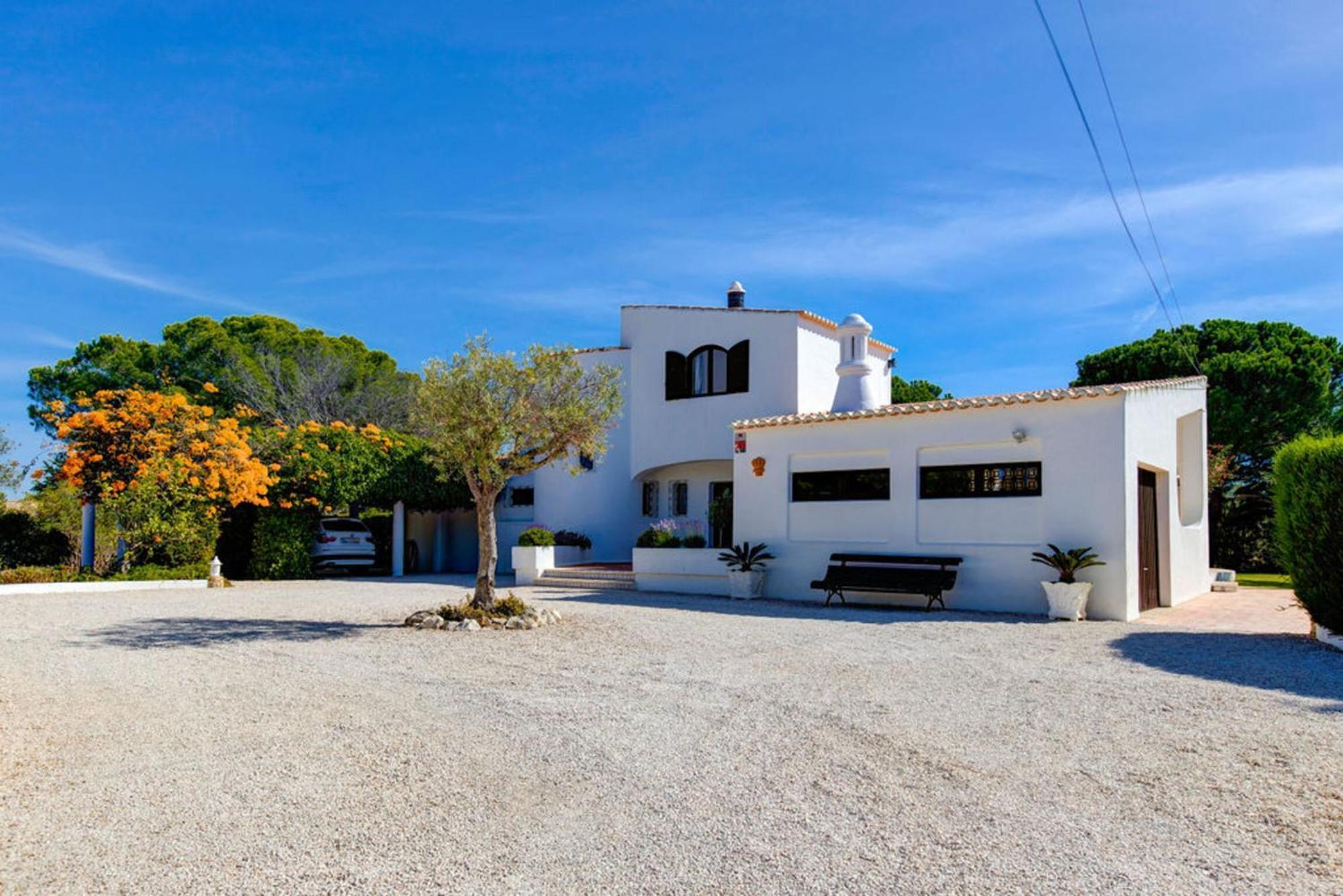 Villa Barlavento - Stunning 4-Bedroom Villa With Tennis Court Карвоейру Экстерьер фото